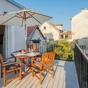 Zlatin Dvor Trogir